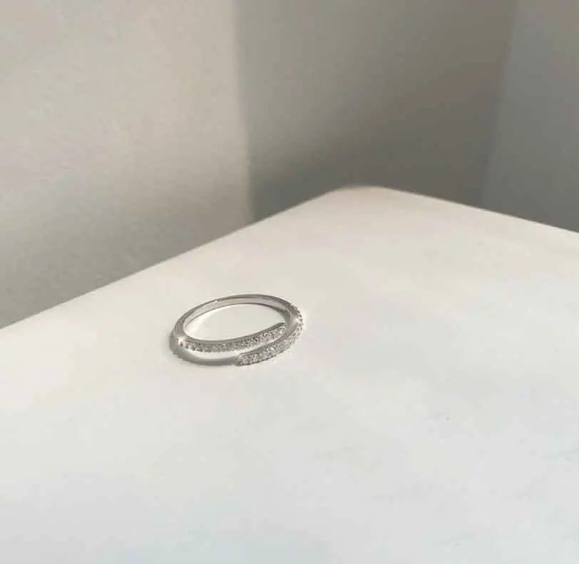 New Minimalist Thin Rings